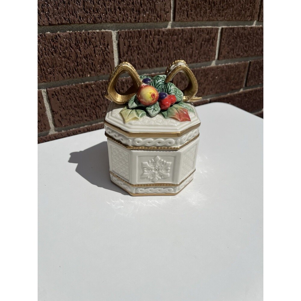 Vintage Fitz and Floyd Classics Snowy Woods Jar With‎ Lid